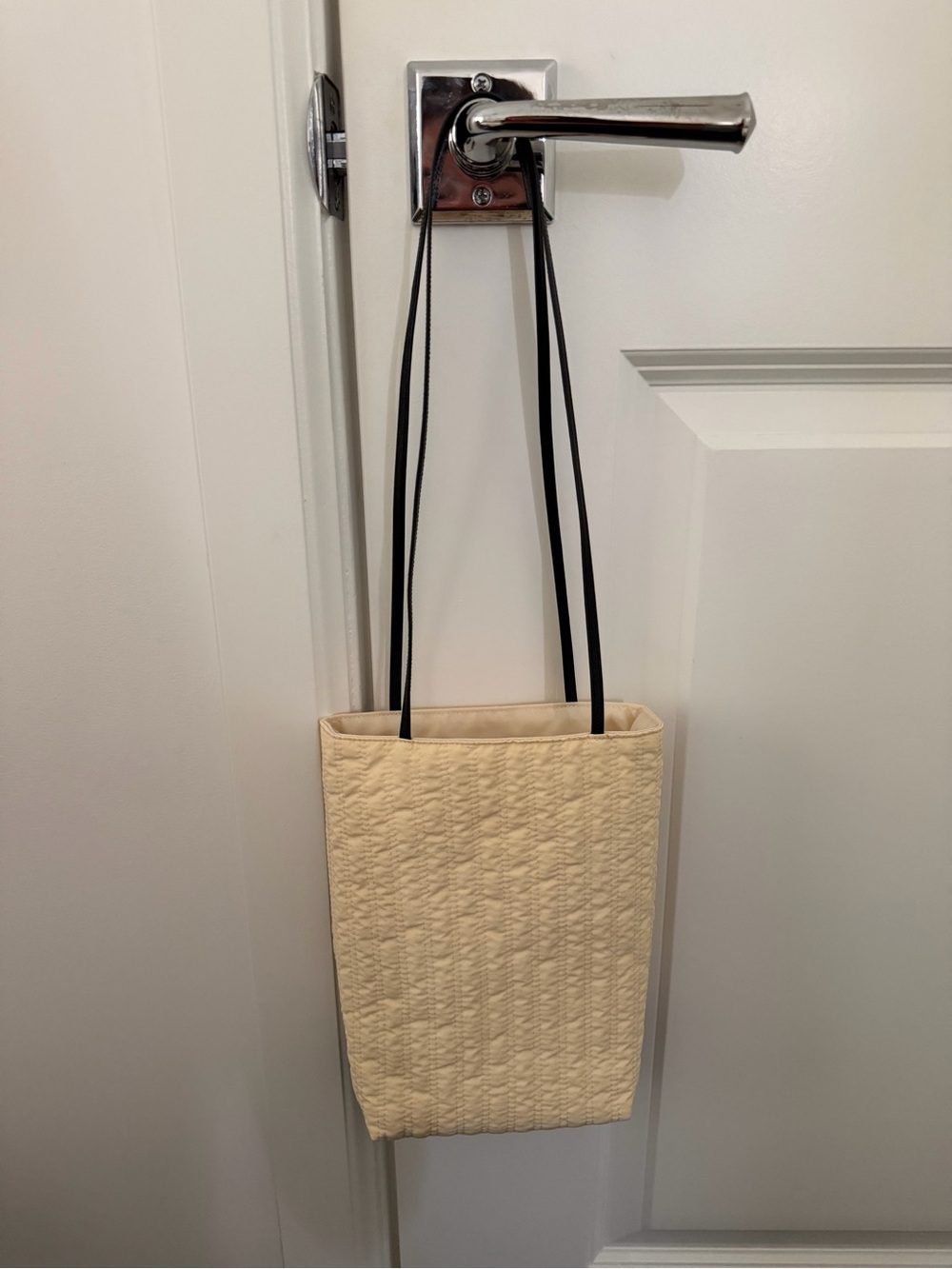 Valesque Quilted bag with Black Straps